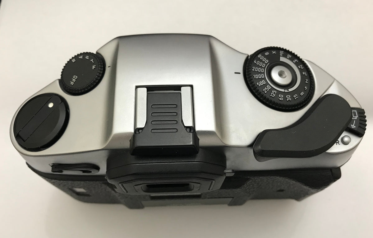 Leica R 8 35mm SLR Manual Focus Camera Body (Silver) Used