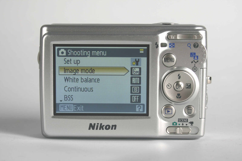 Nikon Coolpix L11 Digital Camera Silver - Broken, Needs Repair or for Parts