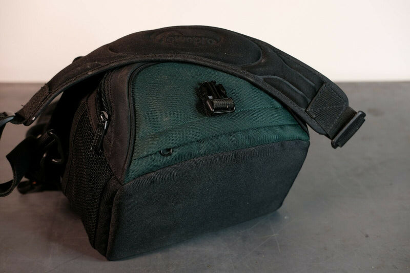 Lowepro Nova 1 AW Photo/Video Shoulder Bag (Forest Green/Black) Used-Good