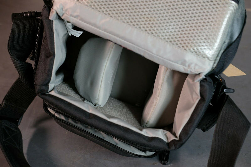 Lowepro Nova 1 AW Photo/Video Shoulder Bag (Forest Green/Black) Used-Good